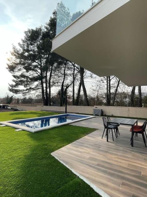 Villa Sara Juršići Dış mekan fotoğraf